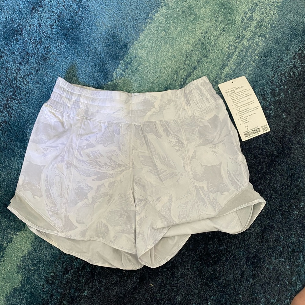 Lululemon Hotty hot high rise shorts